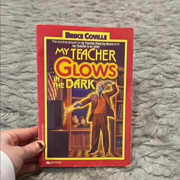 Bruce coville vintage my teacher glows in the dark chapter book - Picture 1 of 2